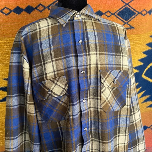 Vintage Northwest Territory Flannel Plaid Button up shirt. Size Large. Acrylic. - Picture 2 of 15